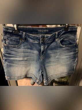 Maurices Faded Blue High-Rise Denim Shorts Size 13/14                 #59
